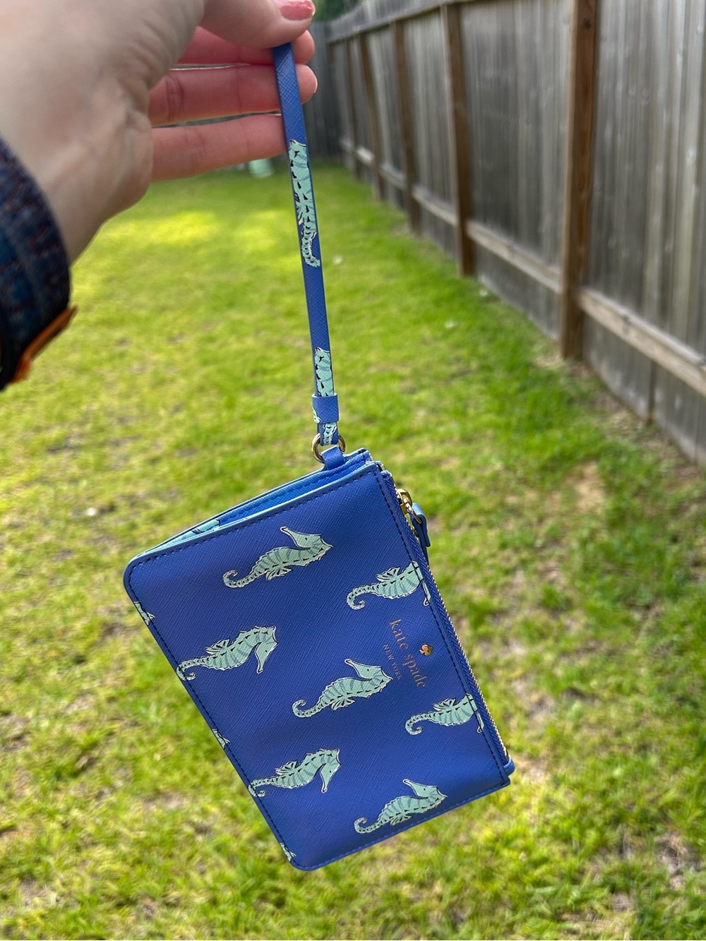 kate spade blue wristlet with mint seahorse novelty print - Picture 2 of 8